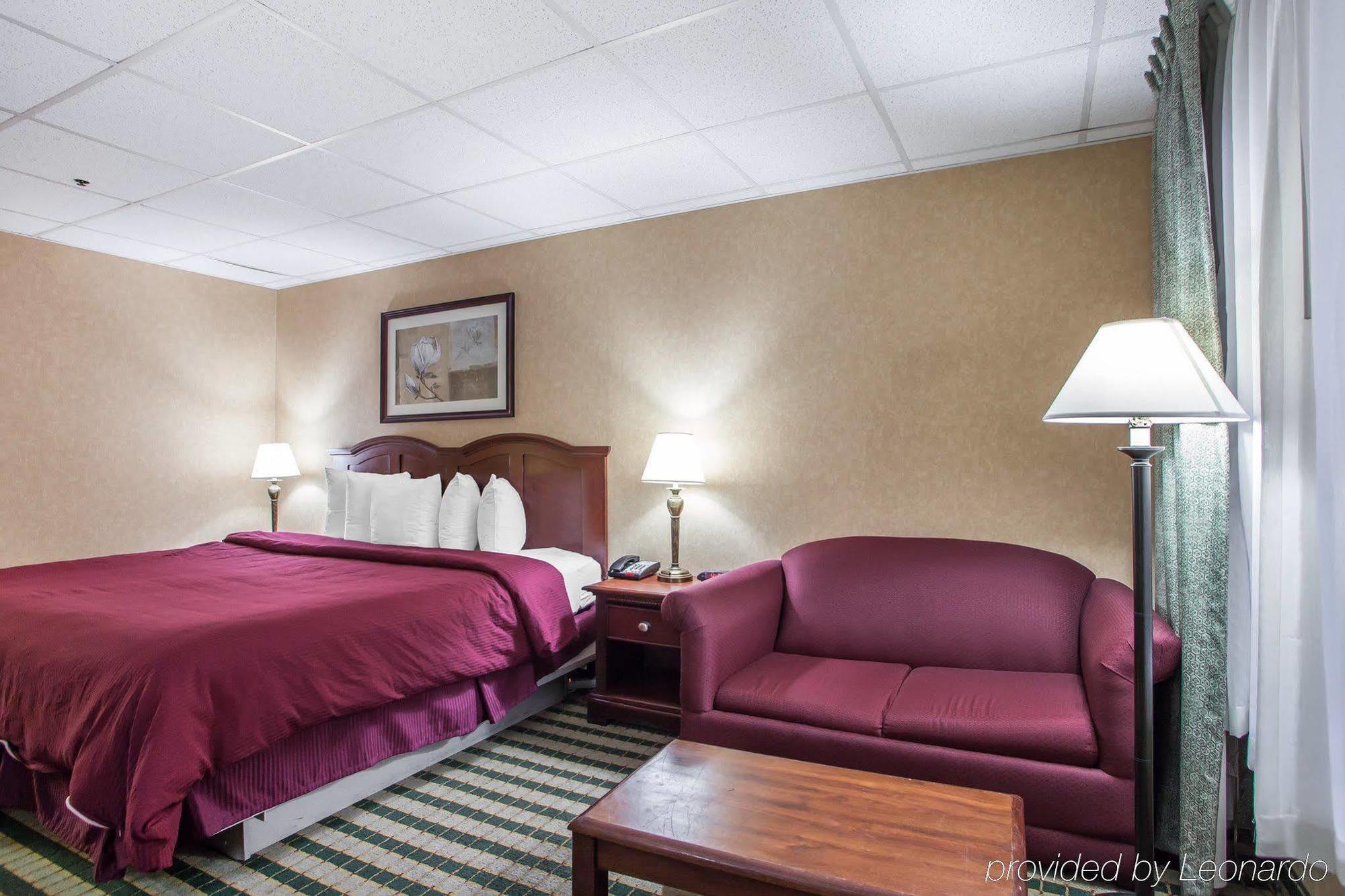 Clarion Hotel Palmer Inn Princeton Exterior photo
